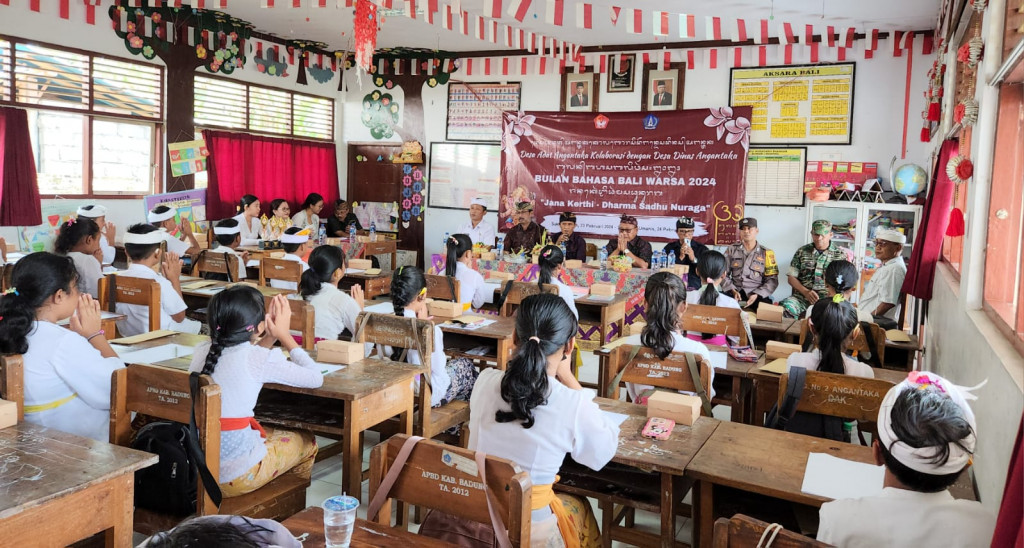 LESTARIKAN BAHASA, AKSARA, DAN SASTRA BALI DESA DINAS ANGANTAKA BERKOLABORASI DENGAN DESA ADAT